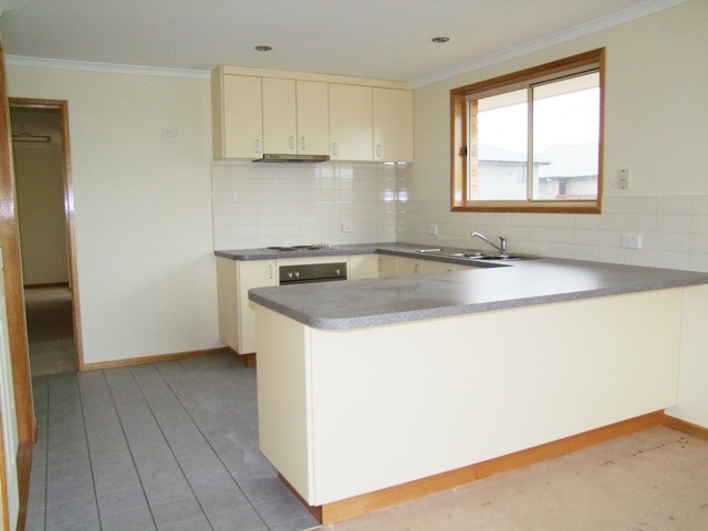 BRAND NEW FAMILY HOME Picture 2