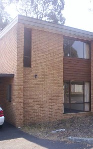 Sunny and well-maintained 2 bedroom townhouse Picture