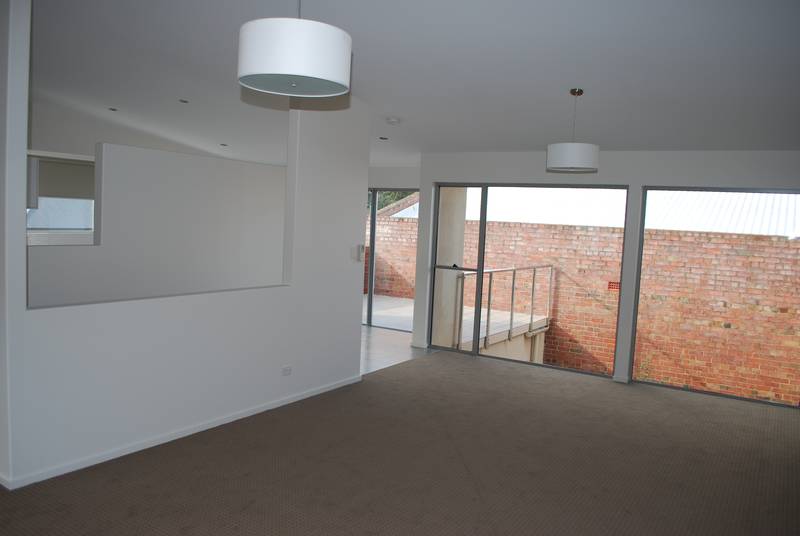 BRAND NEW 2 BEDROOM TOWN HOUSE - FEATURE PACKED Picture 2