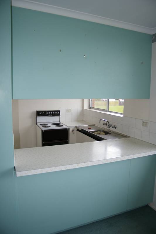 LIGHT FILLED 2 BEDROOM UNIT Picture 1