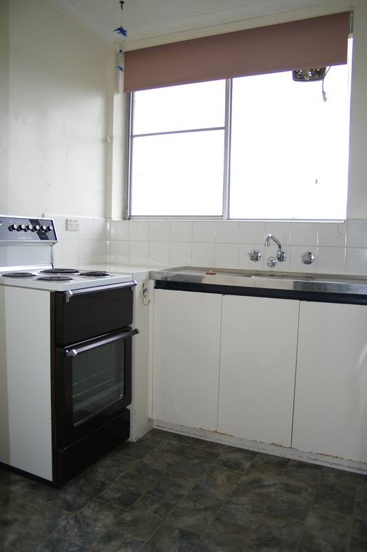 LIGHT FILLED 2 BEDROOM UNIT Picture 3