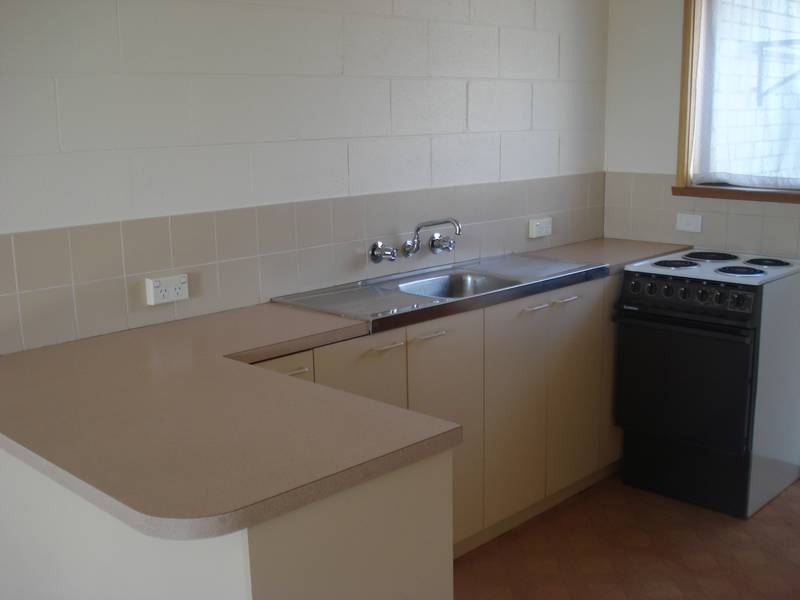 SUNNY & NEAT 2 BEDROOM VILLA Picture 3