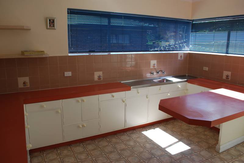 4 BEDROOM HOME Picture 2