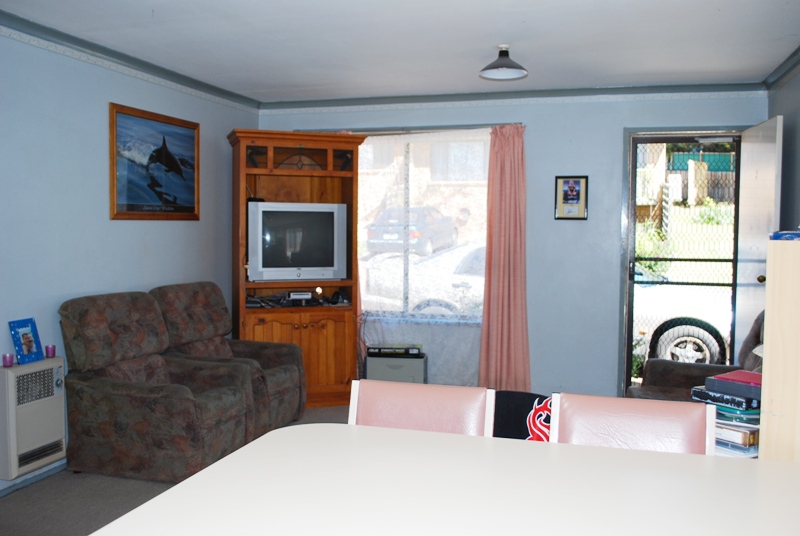 INVESTMENT OPPORTUNITY - FIRST HOME BUYER Picture 2