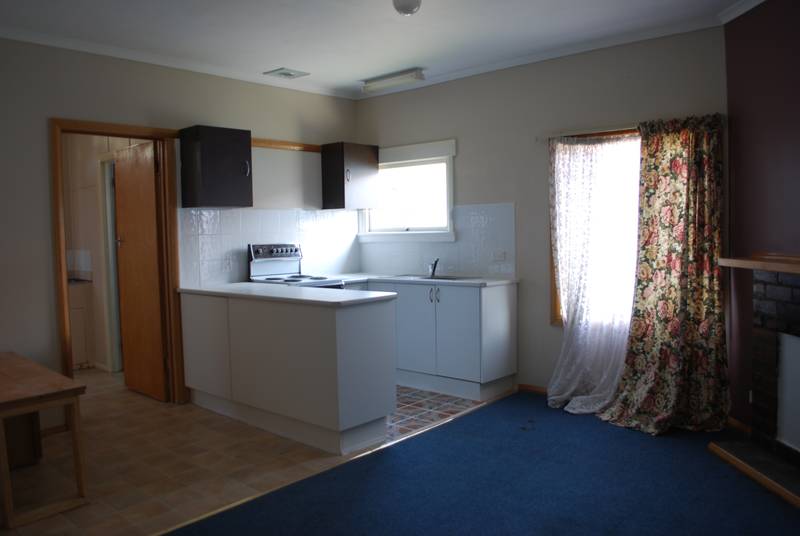 Neat 1 Bedroom Unit . Picture 2