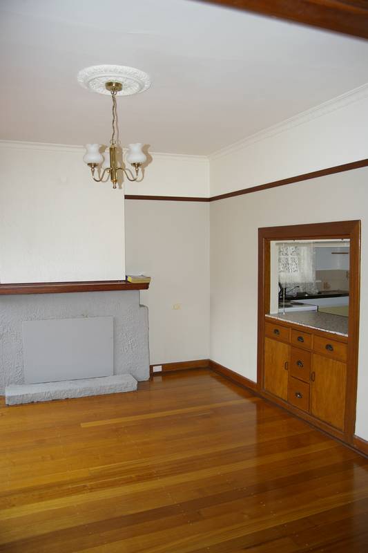 LARGE 4 BEDROOM FAMILY HOME - GREAT LOCATION Picture 3