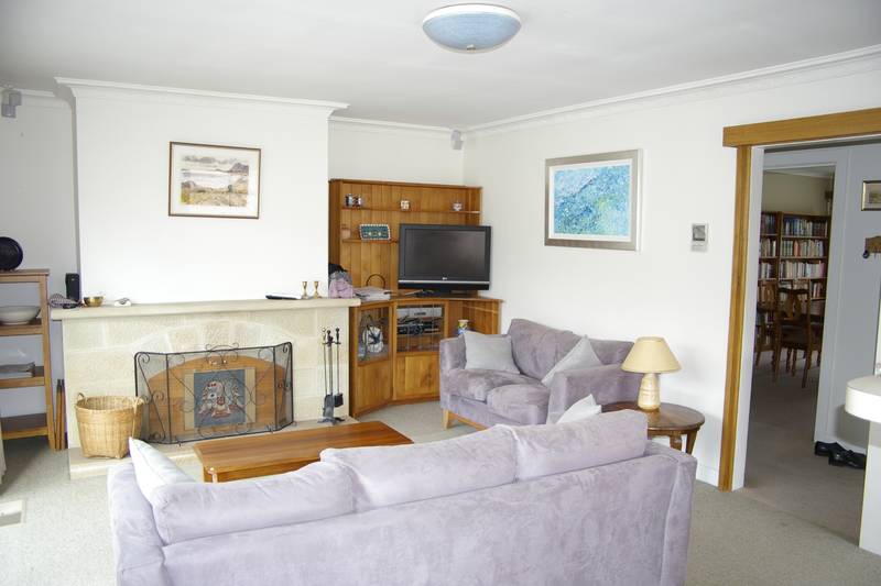 3-4 BEDROOM VIRTUAL WATERFRONT FAMILY HOME Picture 3