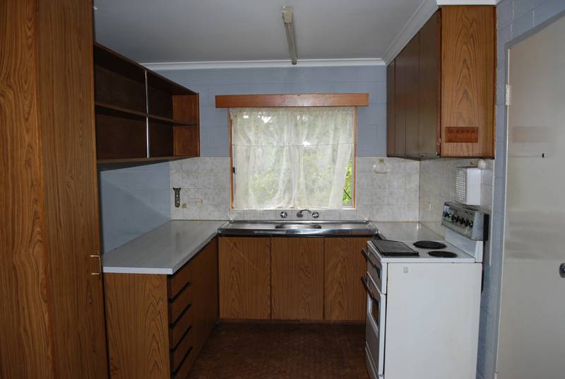 Generously sized one bedroom unit Picture 2