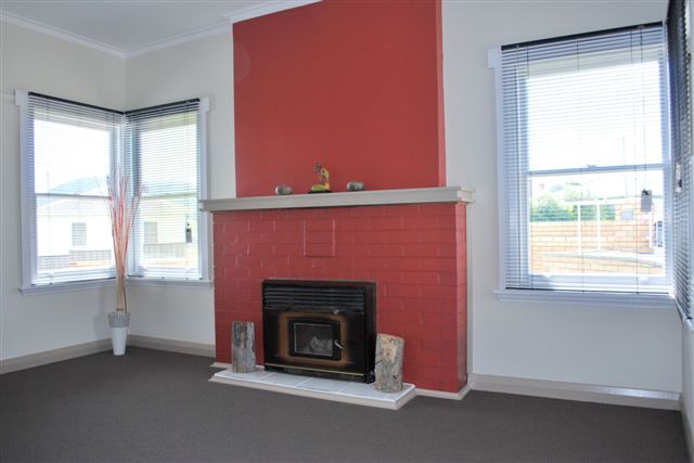 2 BEDROOM RENOVATED HOME Picture 3