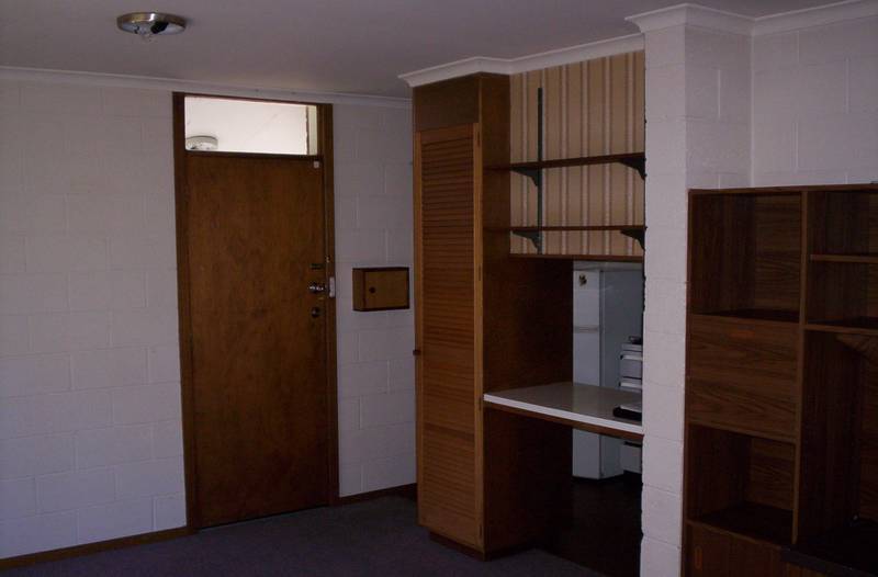 AFFORDABLE 2 BEDROOM APPARTMENT! Picture 2