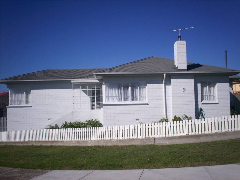 Immaculate 3 Bedroom Family Home Picture 1