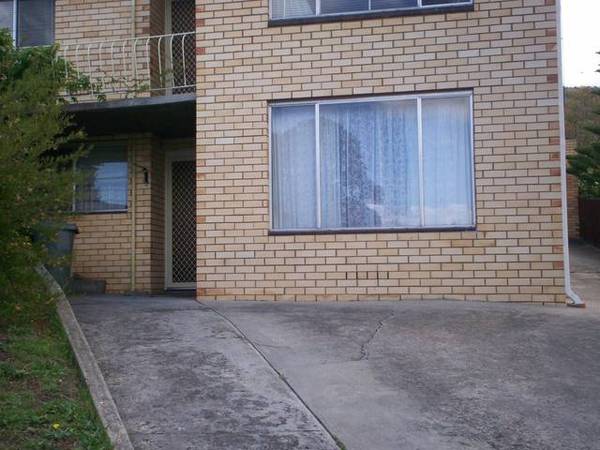 1 Bedroom Flat Underneath House! Picture 1
