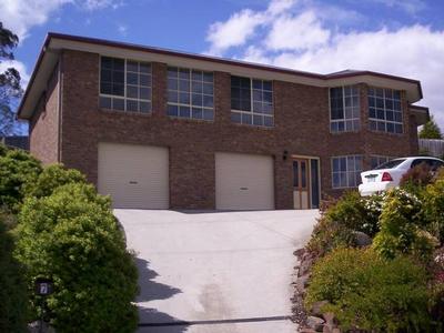 Spacious 4 Bedroom Family Home with Water Views! Picture Spacious 4 Bedroom Family Home with Water Views! Picture