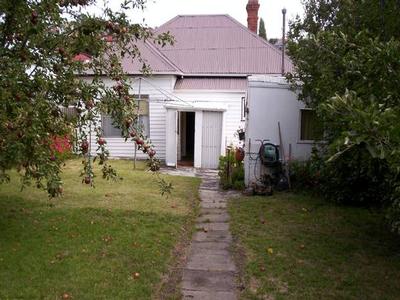 2 BEDROOM HOUSE - GREAT LOCATION Picture 2 BEDROOM HOUSE - GREAT LOCATION Picture