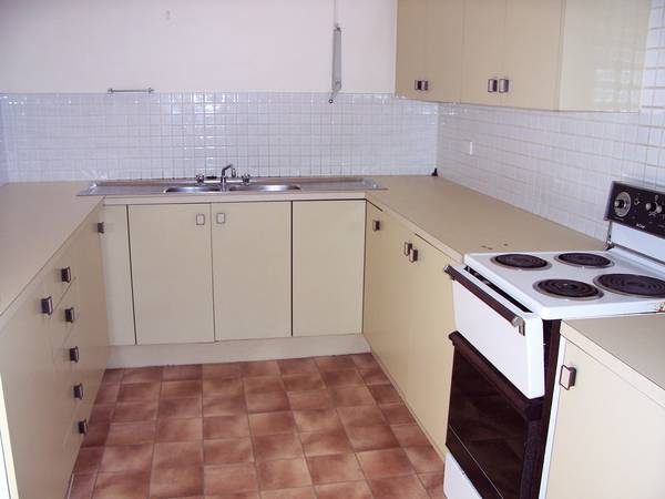 3 BEDROOM TOWNHOUSE Picture 3