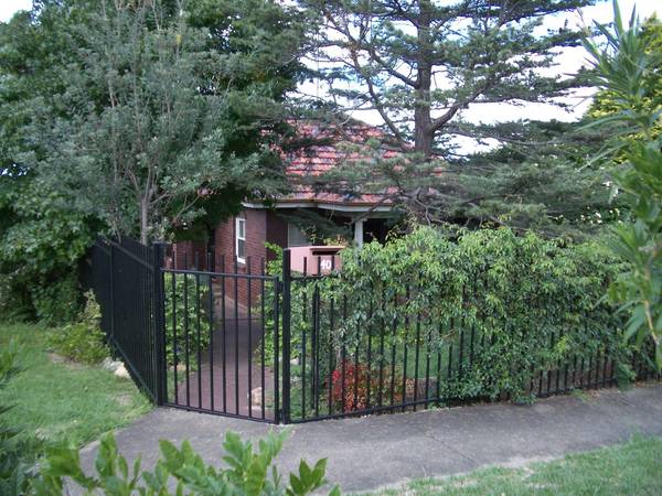 FULLY RENOVATED 3 BEDROOM HOME + STUDY Picture 1