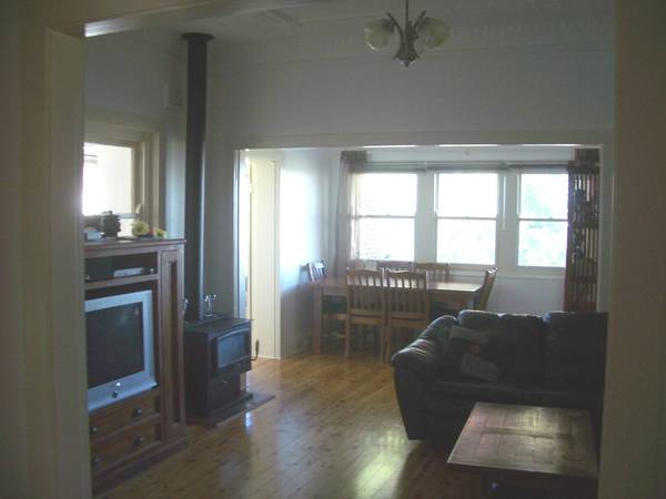 FULLY RENOVATED 3 BEDROOM HOME + STUDY Picture 2