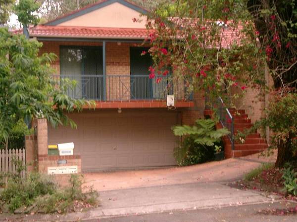 LARGE 3 BEDROOM TOWNHOUSE Picture 1