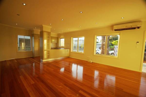 ONLY 1 REMAINING Picture 2