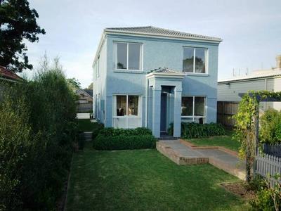 Substantial Modern
Home Offers Lifestyle & Convenience Picture