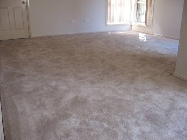 RENOVATED 3 BEDROOM VILLA - WALK TO STATION Picture