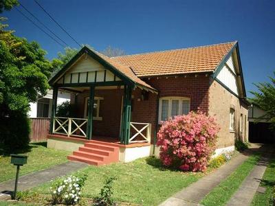 CHARACTER FEATURES - LARGE BLOCK Picture