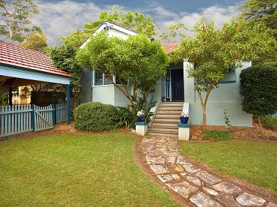 DELIGHTFUL FULL BRICK COTTAGE Picture