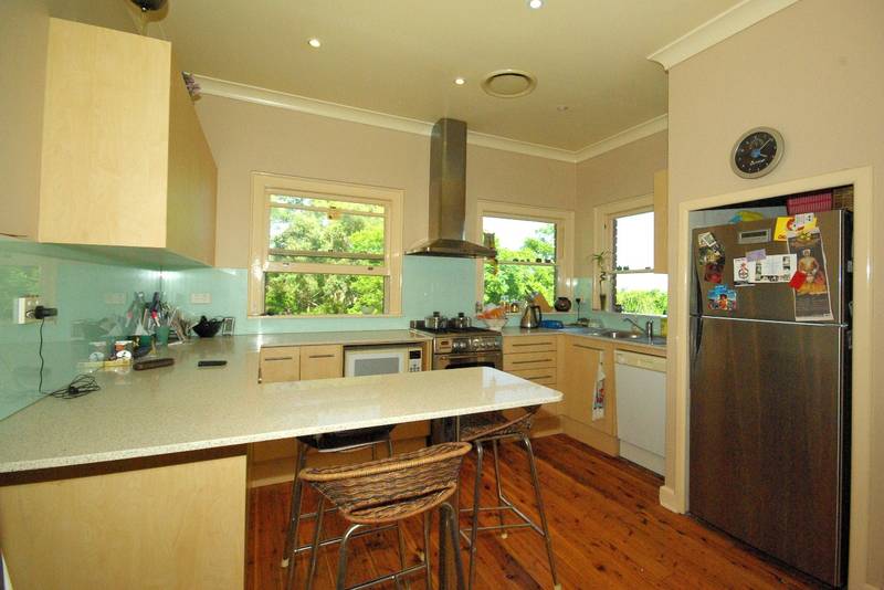 GENEROUS 4 BEDROOM HOME WITH VIEWS Picture 3