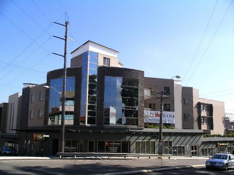 LUXURY LIVING AT EASTWOOD Picture 1