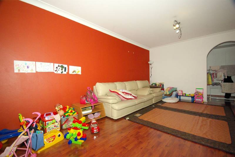 APARTMENT WITH ENTERTAINING COURTYARD Picture 2