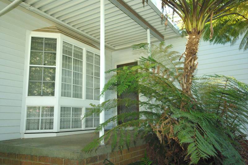 CLASSIC ONE OWNER HOME Picture 2