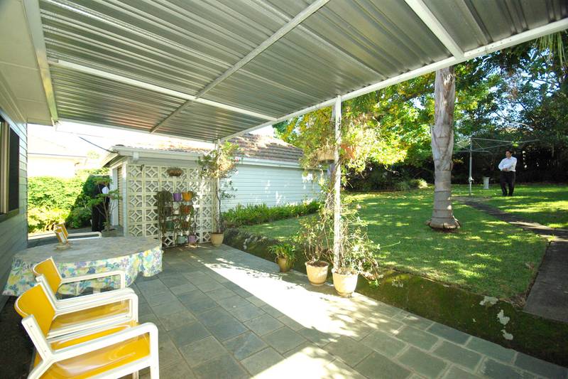 CLASSIC ONE OWNER HOME Picture 3