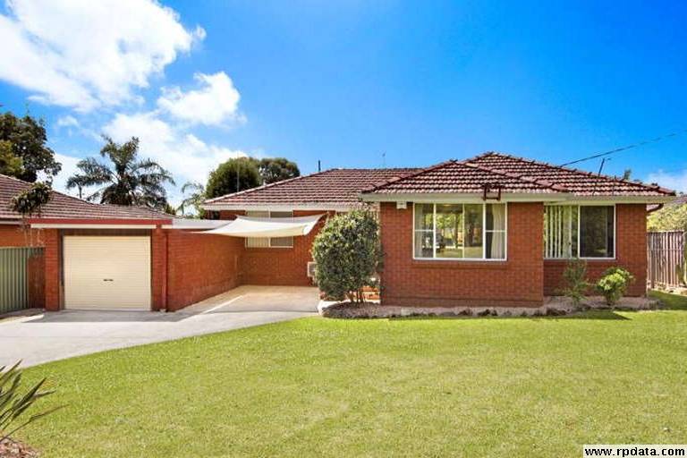 MODERN 3 BEDROOM HOME Picture 1