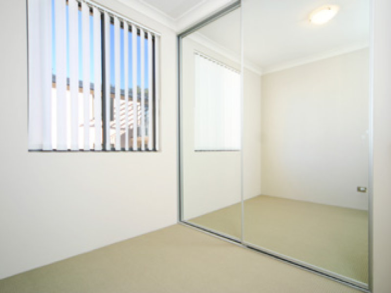 MODERN 2 BEDROOM APARTMENT Picture 2