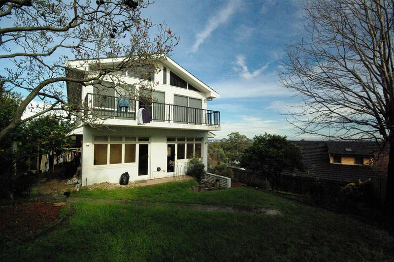 LARGE RENOVATED RESIDENCE, PANORAMIC VIEWS Picture 2