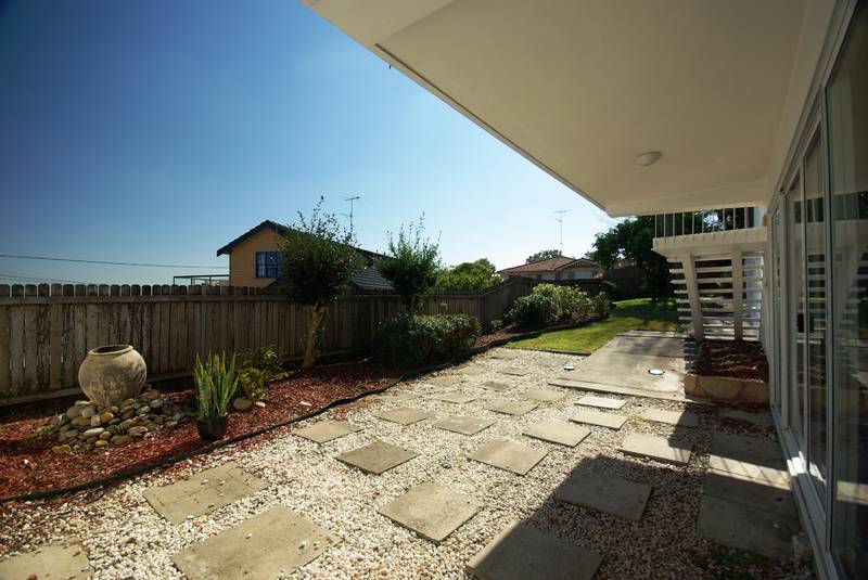 LARGE RENOVATED RESIDENCE, PANORAMIC VIEWS Picture 3