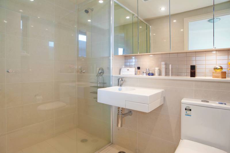 LUXURY APARTMENT - ALL AMENITIES AT YOUR DOOR Picture 2