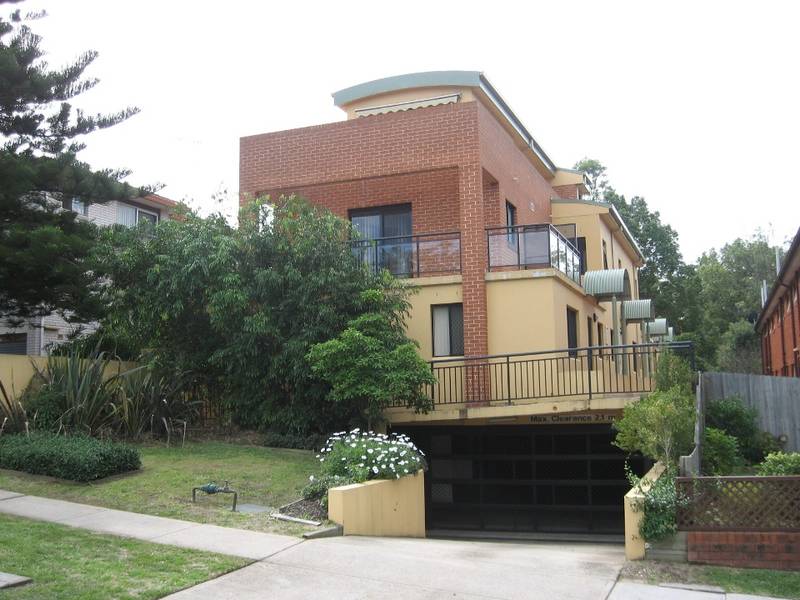 MODERN 2 BEDROOM UNIT Picture 1