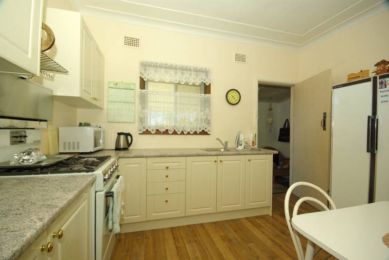 ABSOLUTELY SPARKLING Picture 2