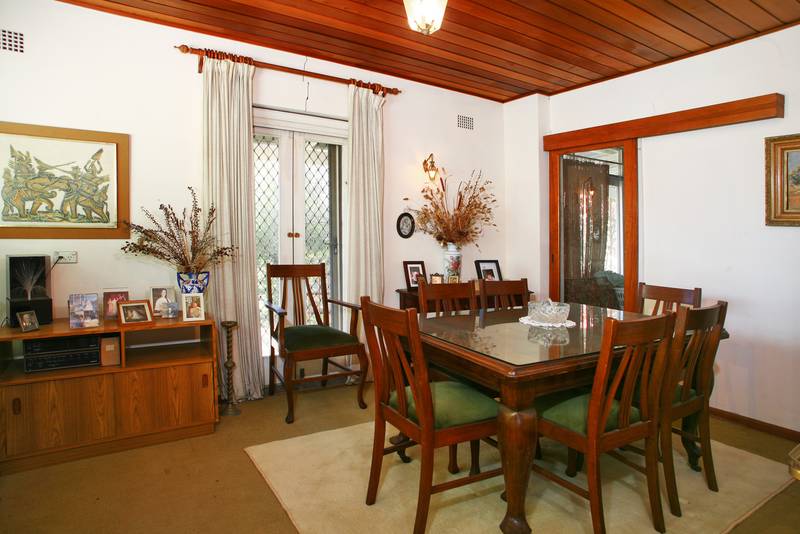 Land over 1200sqm, Renovate or rebuild Picture 2