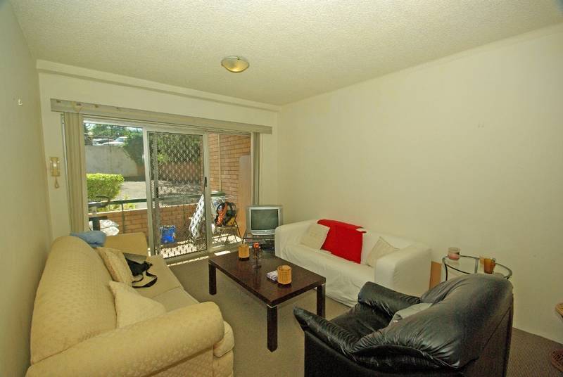 BRIGHT AFFORDABLE TWO BEDDER Picture 2