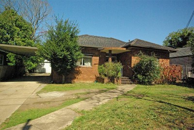 FULL BRICK FAMILY HOME - WALK TO SHOPS, SCHOOLS & STATION Picture