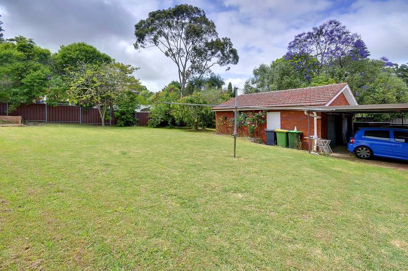 LARGE HOME, LEVEL BLOCK Picture 3