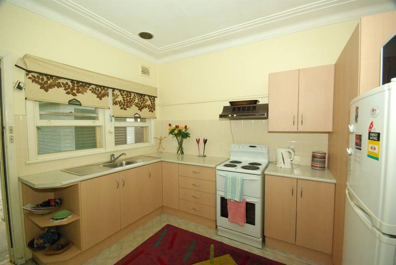 3 BEDROOM HOME + STUDY Picture 2