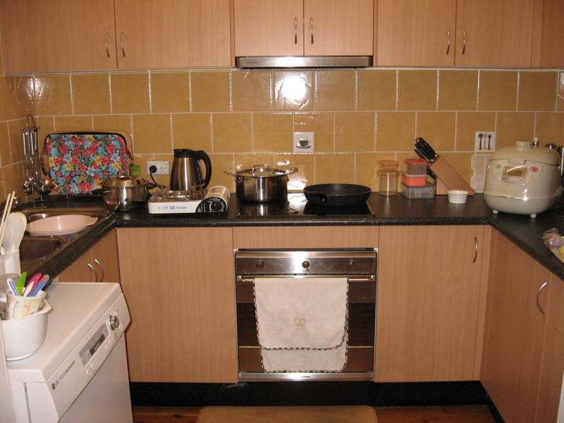 RENOVATED 2 BEDROOM + STUDY Picture 3