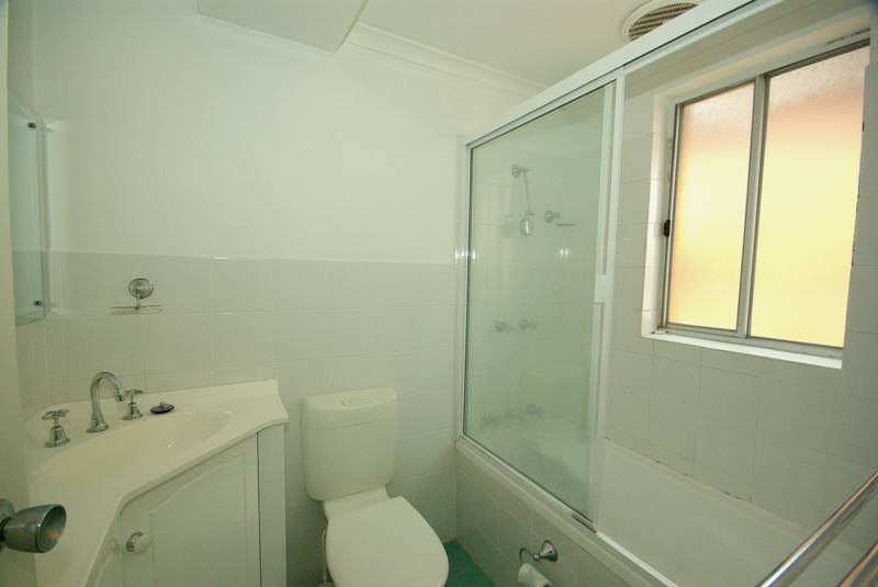 RENOVATED 1 BEDROOM Picture 3