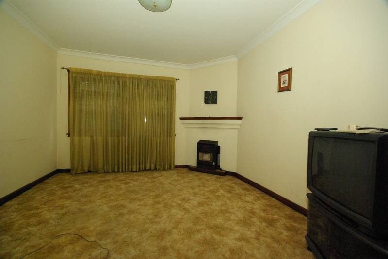 CLASSIC FULL BRICK HOME Picture 3