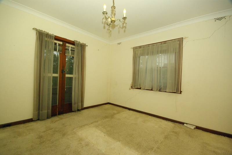 CLASSIC FULL BRICK HOME Picture 2