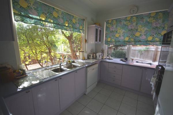 SPACIOUS WITH DISTRICT VIEWS Picture 2