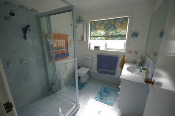 SPACIOUS WITH DISTRICT VIEWS Picture 3